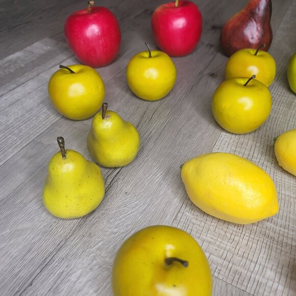 Large Assortment Of Artificial Fruits Including Apples Pears Lemons & Grapes - Picture 9 of 16
